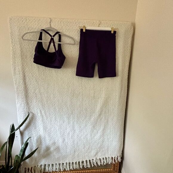 SAVAGE Xccentuate Set✨Sports Bra and Shorts Size Medium - Picture 4 of 10